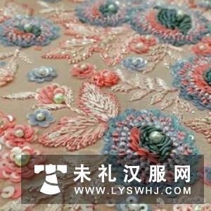 挨针缝有两种方法,不过取决于你需要缝的是直线型还是不规则的图形
