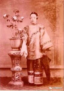 中国服饰简史(转自汉网)西周[衣裳]之始染织工业的出现