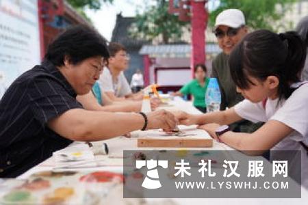 杭州市紫阳街道凤凰社区举办“棕香糯沁心府携手齐乐迎峰会”端午节汉文化体验活