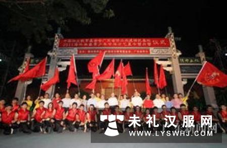 华裔青少年结束广西“寻根” 展演茶艺、古筝 、汉服