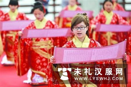 德阳百人着汉服过七夕 折纸、穿针斗巧