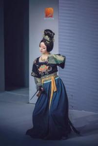 戊戌年汉服出行日返图 | 岂曰无衣，与子同袍，华裳遍九州