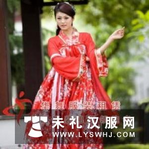 漳州市区“彩虹飘带”上 00后“小仙女”穿汉服闹花灯