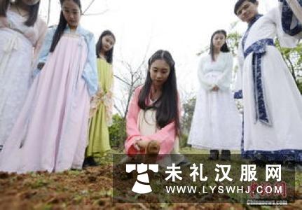 德阳市一小学生身着汉服祭祀孔子 ——祭祀先师孔子，弘扬传统文化