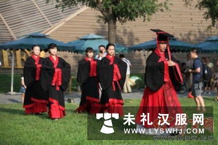 外国留学生着汉服 西安体验传统成人礼