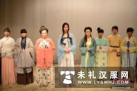 温州大学开展传统服饰讲座 留学生穿汉服学习中华礼仪
