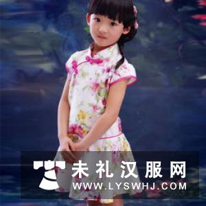 穿汉服上课赚足“回头率” 高校学生上演“汉服热”