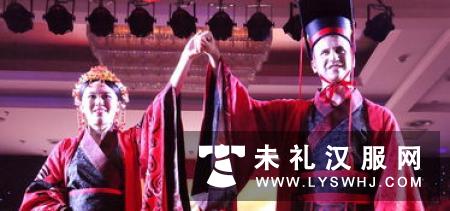 广州首届社工集体婚礼举行：穿汉服、行结发礼