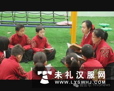 全国接力“中国华服日” 杭州一所小学的老师们穿汉服上课