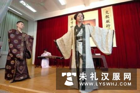 小记者穿汉服学国学知礼仪