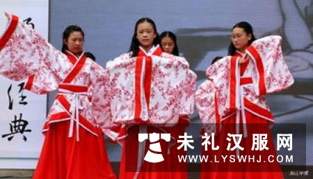 温州大学开展传统服饰讲座 留学生穿汉服学习中华礼仪