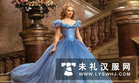 南京姑娘穿汉服 都美美的！ 凤凰广场汉俗文化集市欢乐开场