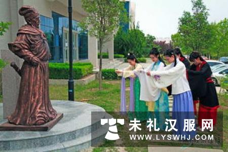 日常生活穿汉服 衢州学院两位妹子在践行着一个远大的梦想