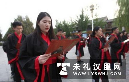 外国学子着汉服拜鲁班 开化根艺走上“一带一路” 外国学子着汉服拜鲁班 开化根艺走上“一带一路”