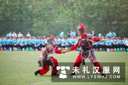 萌娃对战准空姐赛国学 穿汉服秀琴艺画风太美