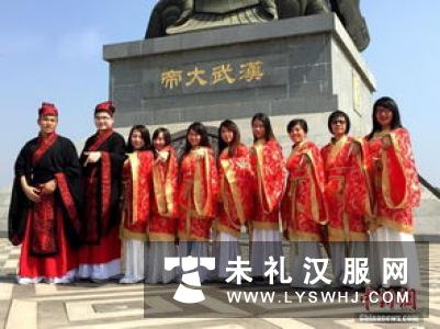 外国学子着汉服拜鲁班 开化根艺走上“一带一路” 外国学子着汉服拜鲁班 开化根艺走上“一带一路”