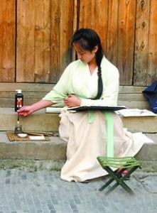 千年混搭:广州姑娘穿着汉服跳楚舞 千年混搭:广州姑娘穿着汉服跳楚舞