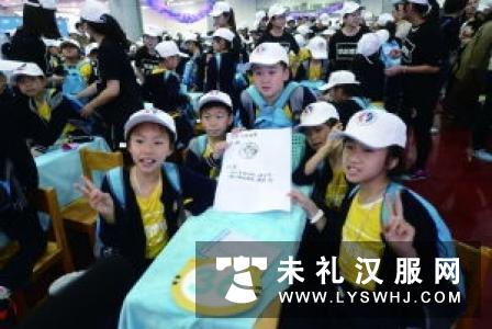 南京小学生着汉服行10岁成长礼