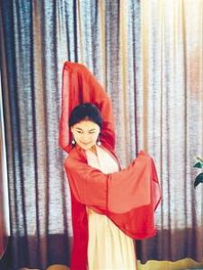 90后女孩只穿自己做的汉服 理想是让汉服成日常服装 90后女孩只穿自己做的汉服 理想是让汉服成日常服装