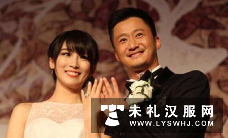 安徽男子穿汉服再当一回“新郎” 纪念与妻子结婚16周年