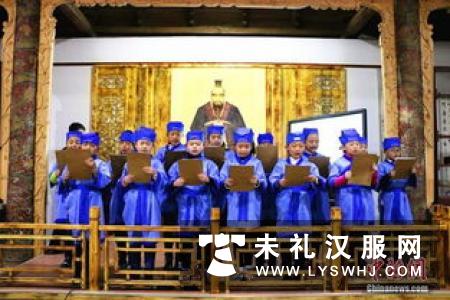 红枫湖畔“汉服朗诵会”举行 弘扬优秀传统文化