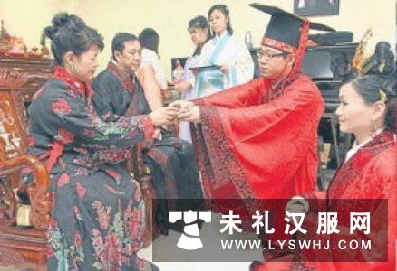 第二届湖南汉式集体结婚大典在长举行 31对新人穿汉服结婚