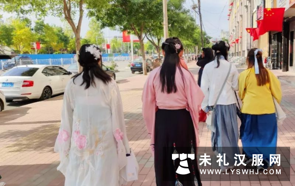 “汉服小姐姐”频现多地景点你遇到了吗